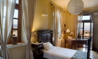11-Dorothry-Bedroom-1-(036)